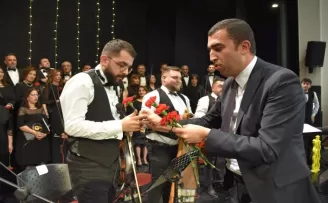 Trabzon'da 61 öğretmenden oluşan koro sahne aldı