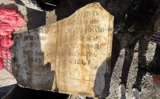 Trabzon'da altyapı çalışması kazısında mezar taşı bulundu