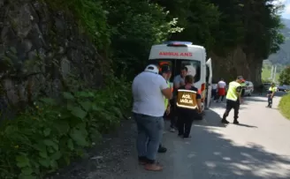 Trabzon’da otomobilin şarampole yuvarlandığı kazada 3 kişi yaralandı