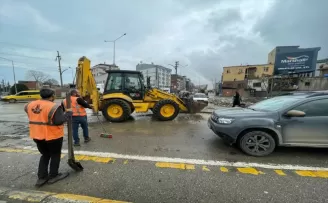 Trabzon’da su hattı patladı