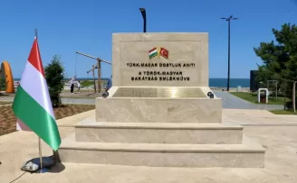 Trabzon’da “Türk-Macar Dostluk Anıtı“ törenle açıldı