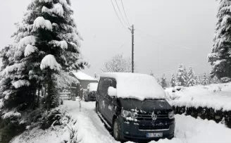Trabzon ve Gümüşhane’nin yüksek kesimlerinde kar yağışı etkili oldu