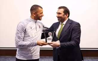 Trabzonspor, Vitor Hugo’ya teşekkür plaketi verdi