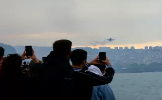 Türk Yıldızları ve SOLOTÜRK Samsun semalarında gösteri uçuşu yaptı