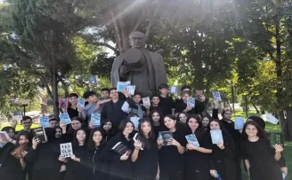 Uğur Okulları'ndan 55 ilde kitap okuma etkinliği