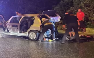 Uygulamadan kaçmaya çalışan sürücünün neden olduğu kazada 4 kişi yaralandı