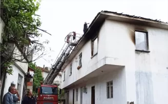 Vezirköprü’de dairede çıkan yangın hasara neden oldu