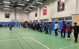 Yabancı öğrenciler, halk oyunları eşliğinde Anadolu kültürünü öğreniyor