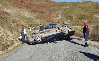 Zonguldak’ta devrilen otomobilin sürücüsü öldü, 2 kişi yaralandı