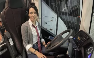 Zonguldak’ta hosteslik yaptığı şehirlerarası otobüsün kaptanı oldu