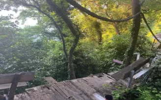 Zonguldak’ta kayalıklardan düşen yaralı genç, bulunduğu yerden trenle alındı