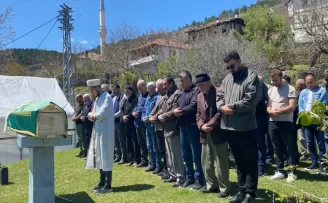 Zonguldak’ta pompalı tüfekle öldürülen kadın Karabük’te toprağa verildi