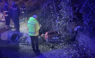 Zonguldak'ta su kanalına devrilen otomobilin sürücüsü öldü