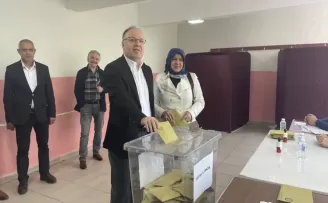 Zonguldak Valisi Tutulmaz ile Belediye Başkanı Alan oyunu kullandı