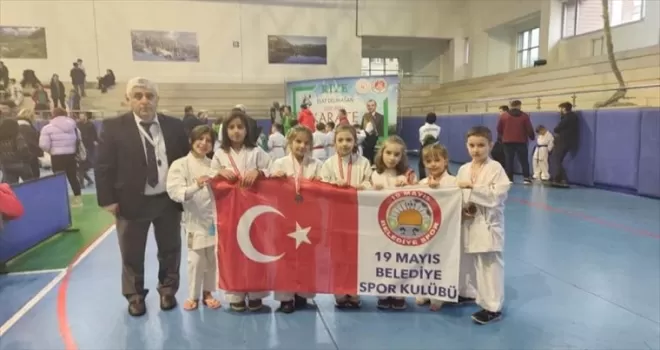 19 Mayıs'ta miniklerden karate turnuvasında 6 madalya