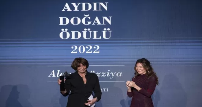 26. Aydın Doğan Ödülü, seramik sanatçısı Alev Ebüzziya'ya takdim edildi