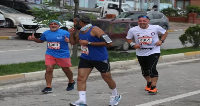 4. İnebolu İstiklal Yolu Şerife Bacı Yarı Maratonu yapıldı