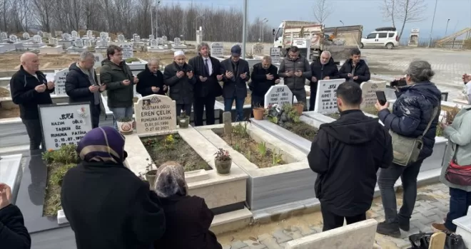 AA muhabiri Ferdi Akıllı, kabri başında anıldı