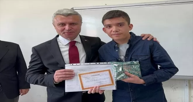 Adıyaman’dan Karabük’e gelen depremzede öğrenci okul birincisi oldu