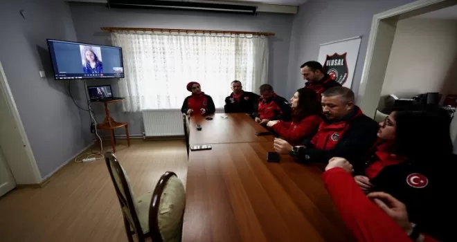 Afetzedeler ile kurtarma ekipleri arasında kopmayan bir bağ oluştu