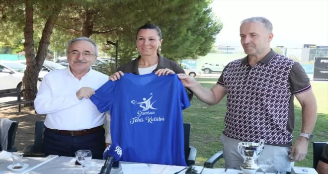AK Parti Genel Başkan Yardımcısı Karaaslan, Samsun’da gençlerle tenis oynadı