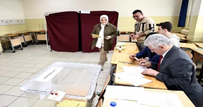 AK Parti Genel Merkez Kadın Kolları Başkanı Keşir, oyunu Düzce’de kullandı