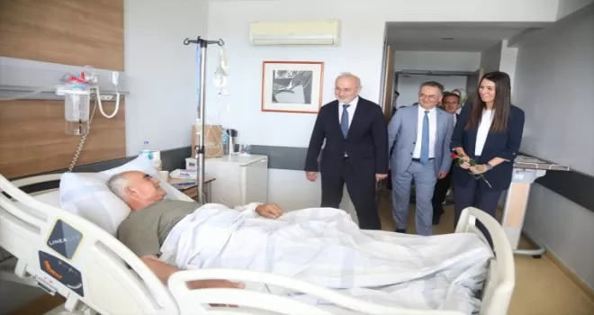 AK Parti’li Çiğdem Karaaslan, Samsun’da hastane ziyareti yaptı