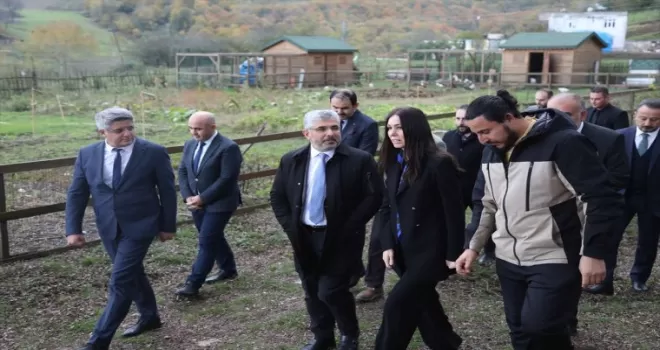 AK Parti'li Karaaslan, çocuklarla çikolata ve pizza yaptı