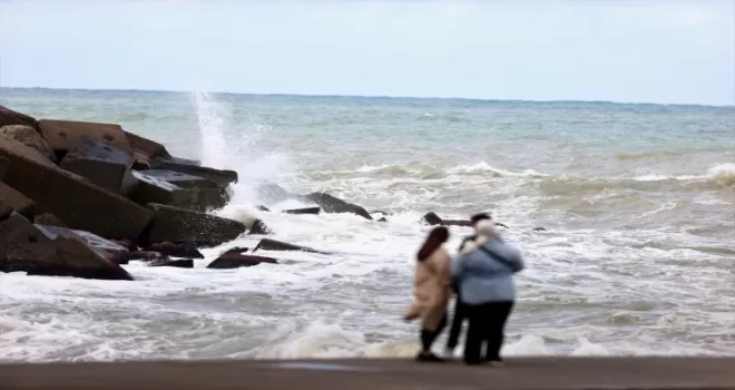 Akçakoca’da balıkçılar, olumsuz hava koşulları nedeniyle denize açılamadı