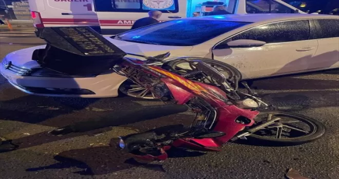 Alaçam’da otomobille çarpışan motosikletin sürücüsü yaralandı