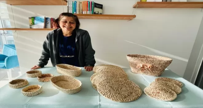 Alaçam Gençlik Merkezinde mısır yaprakları sanata dönüşüyor