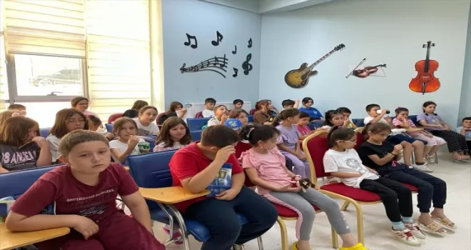 Alaçam Gençlik Merkezinde öğrencilere “teknoloji bağımlılığı“ eğitimi verildi