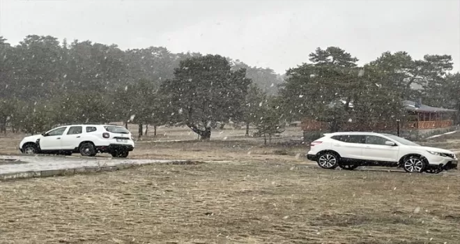 Aladağ Yaylası’nda kar etkili oluyor
