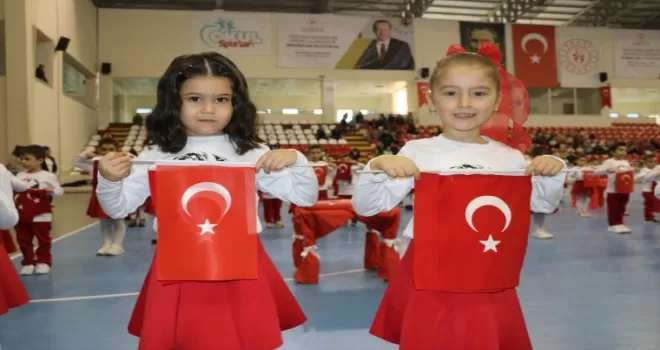 Amasya’da anaokulu öğrencileri Cumhuriyetin 100. yılını kutladı