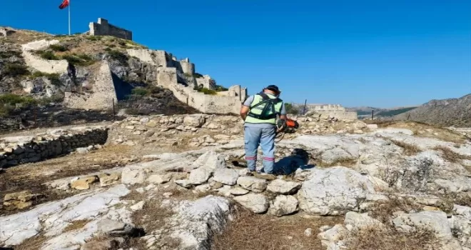 Amasya’da arkeolojik kazı alanında temizlik çalışması