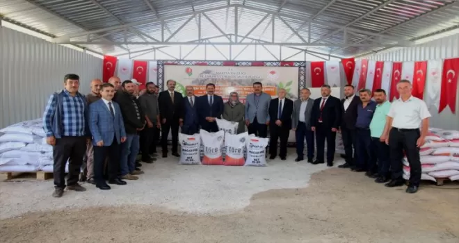 Amasya’da çiftçilere 60 ton Macar fiği ve yem bezelyesi tohumu dağıtıldı