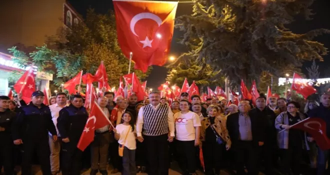 Amasya’da Cumhuriyet’in 100. yılı fener alayı ile kutlandı