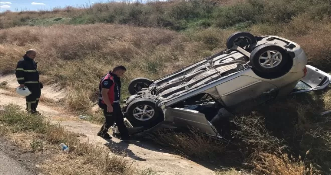 Amasya’da devrilen otomobilin sürücüsü yaralandı