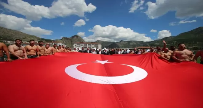 Amasya’da düzenlenen karakucak güreşlerinde Rıza Yıldırım başpehlivan oldu