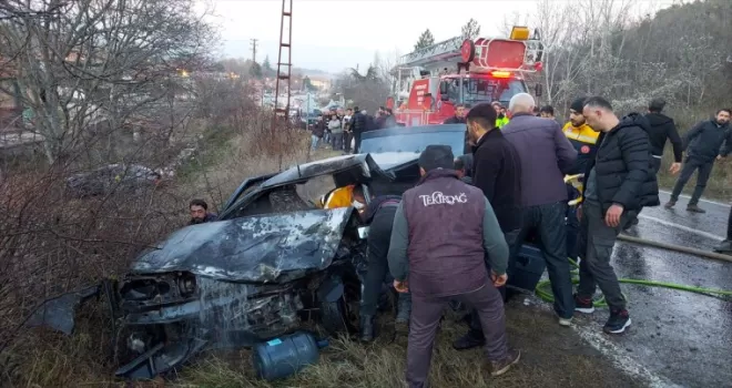 Amasya'da iki otomobilin çarpıştığı kazada 4 kişi yaralandı