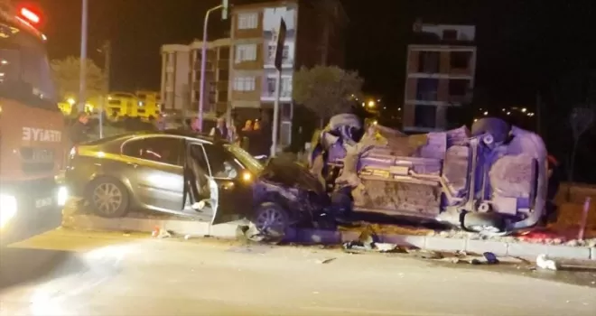 Amasya'da iki otomobilin çarpıştığı kazada 6 kişi yaralandı