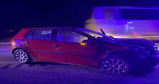 Amasya'da iki otomobilin çarpıştığı kazada 6 kişi yaralandı