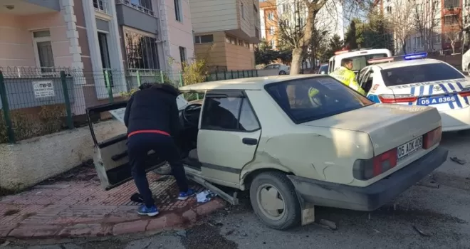 Amasya’da iki otomobilin çarpıştığı kazada sürücüler yaralandı