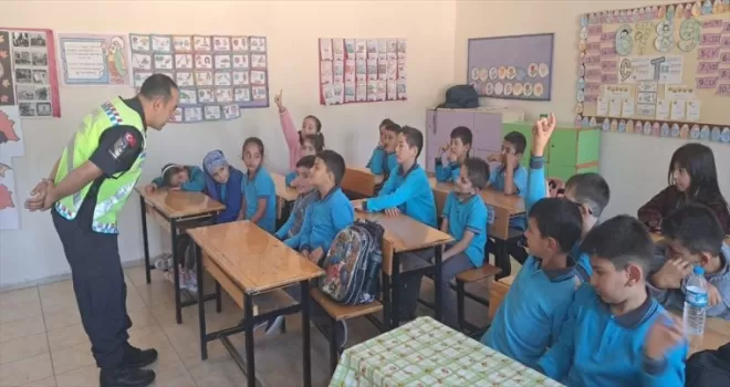 Amasya’da jandarmadan 102 öğrenciye trafik eğitimi