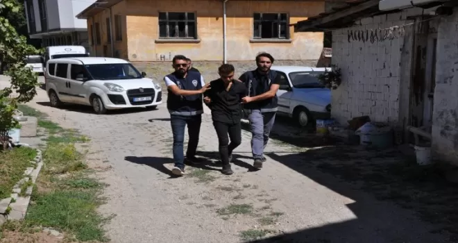Amasya'da kuyumcuyu silah tehdidiyle soyan zanlı yakalandı