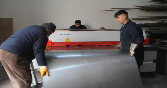 Amasya’da meslek lisesi öğrencileri depremzedeler için soba üretiyor