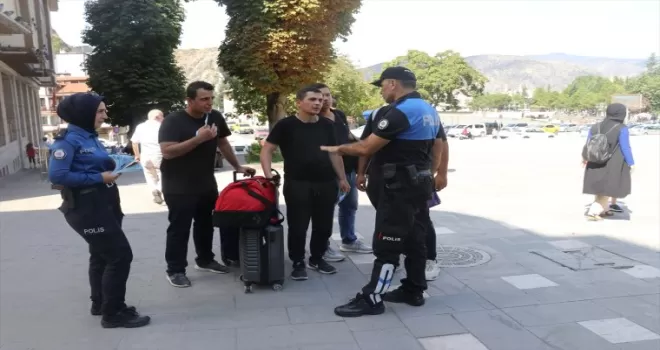 Amasya’da polisler vatandaşları dolandırıcılara karşı uyardı