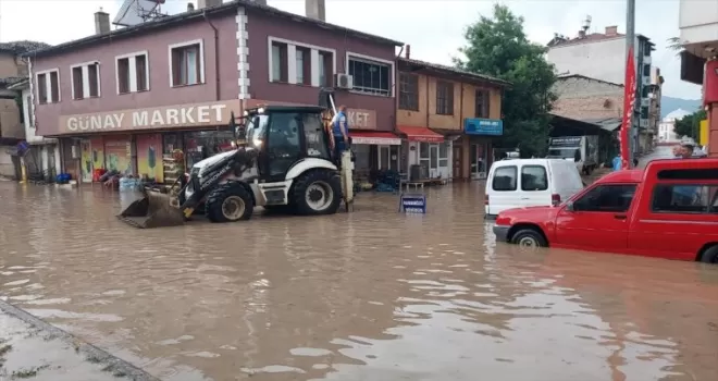 Amasya’da sağanak hayatı olumsuz etkiledi