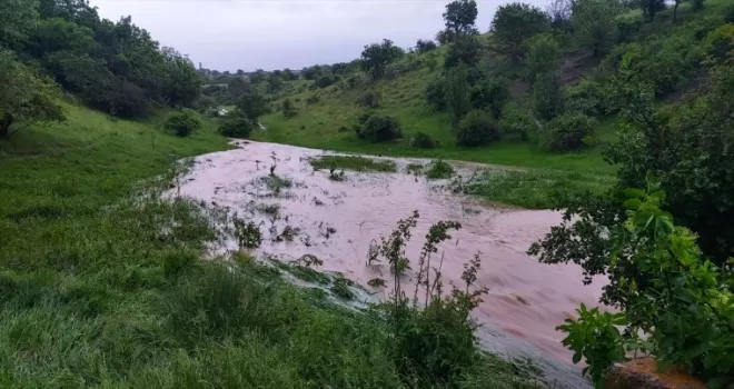 Amasya’da sağanak su baskınlarına neden oldu