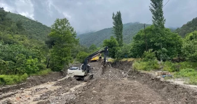 Amasya’da sel sularına kapılan 2 kişi için arama çalışması başlatıldı